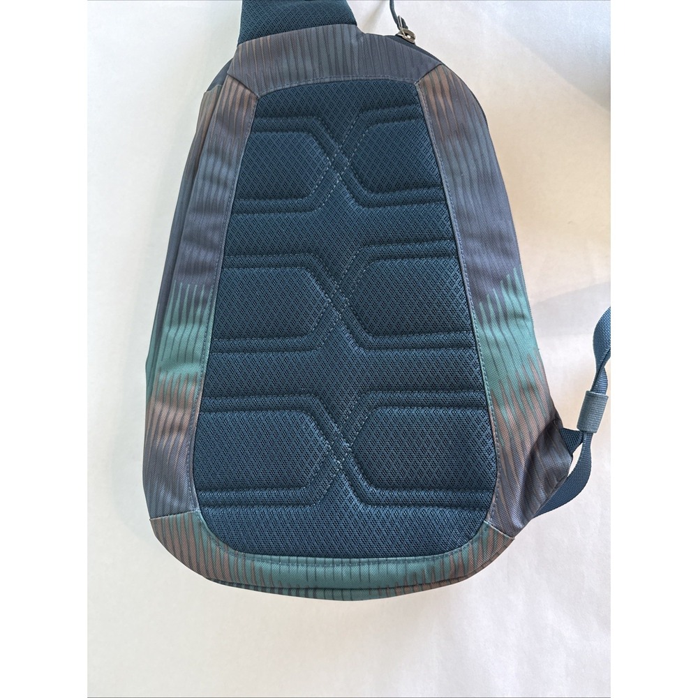 Patagonia Atom 8L Colorful Sling Crossbody Bag - NEW WITHOUT Tags - Picture 3 of 6